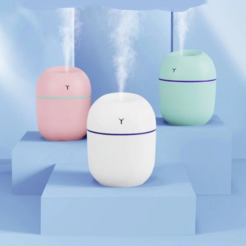 Portabler Mini-Aroma-Diffusor von BeachAndSteam mit LED-Licht, Ultraschall-Humidifier, kompakt und in Pink.