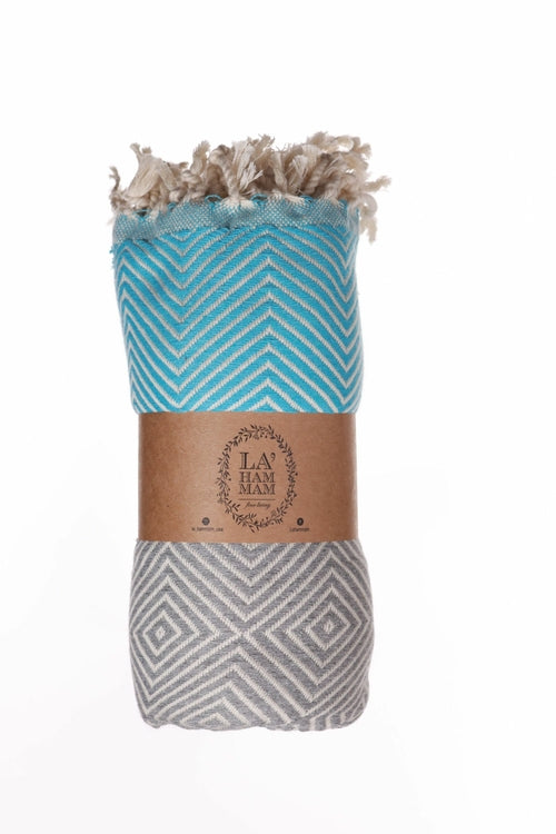 Weiches, leichtes Strandtuch aus Baumwolle von BeachAndSteam, schnelltrocknend und ideal für den Strandurlaub.