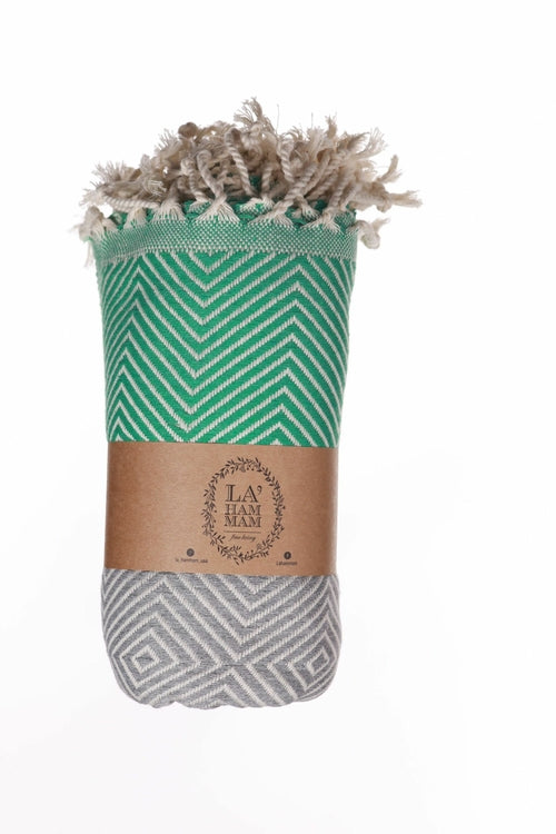 Weiches, leichtes Strandtuch aus Baumwolle von BeachAndSteam, schnell trocknend und ideal für den Strand.