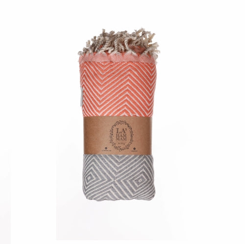 Luxuriöses Baumwoll-Badetuch von BeachAndSteam, weiches, leichtes und schnelltrocknendes Strandtuch, zeigt die Textur und Größe.