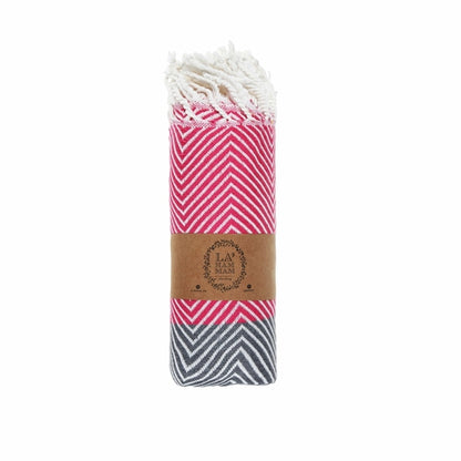 Luxuriöses Baumwoll-Badetuch von BeachAndSteam, weich, leicht und schnell trocknend, mit buntem Streifenmuster, für den Strand.