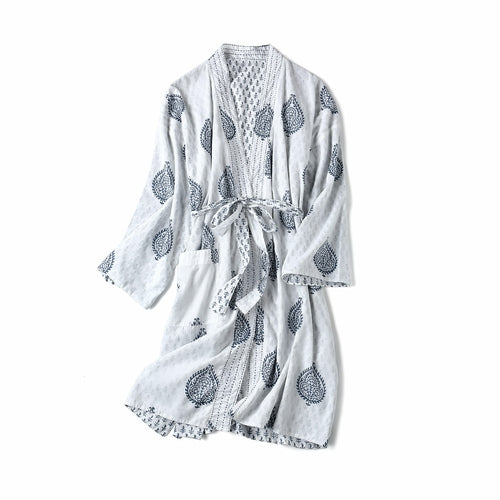 Handgefertigter Baumwoll-Kimono in Fort Blue mit handgeblocktem Druck, von BeachAndSteam, für einen lässigen, stilvollen Look.
