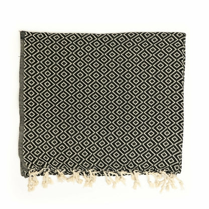 Graue Malta Turkish Peshtemal Handtuch von BeachAndSteam, schnelltrocknend und sandfrei, aus 100% Baumwolle, für Strand und Sauna