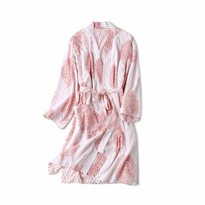 Handgefertigter Baumwoll-Kimono-Rock mit Handblockdruck in Pink City, von BeachAndSteam, zeigt detailed Muster und weiche Textur.