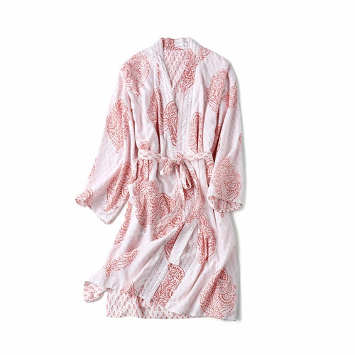 Handgefertigter Baumwoll-Kimono-Rock mit Handblockdruck in Pink City, von BeachAndSteam, zeigt detailed Muster und weiche Textur.