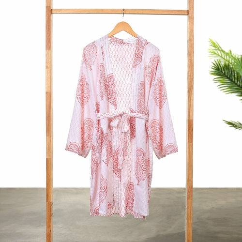 Handgefertigter Baumwoll-Kimono-Rock von BeachAndSteam mit Handblockdruck, in Pink City Design, zeigt den stilvollen, bequemen Kimono.