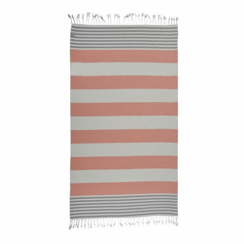 Ephesus türkisches Peshtemal-Handtuch von BeachAndSteam aus 100% Baumwolle, schnell trocknend und sandfrei, lässig auf Strand gelegt