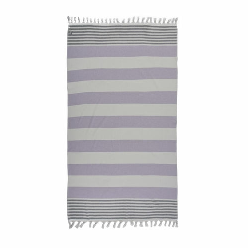 Ephesus türkisches Peshtemal Handtuch aus 100% Baumwolle, schnell trocknend und sandfrei, von BeachAndSteam, im Gebrauch.