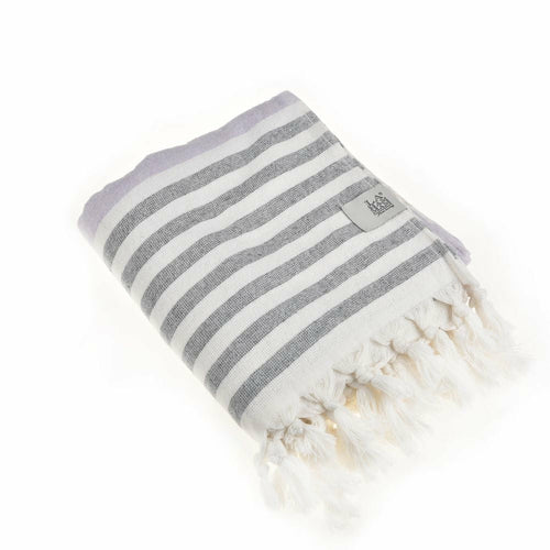 Ephesus türkisches Peshtemal Handtuch von BeachAndSteam, schnell trocknend und sandfrei, 100% Baumwolle, zeigt das handtuch in Gebrauch