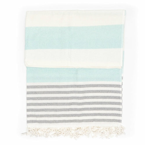 Ephesus türkisches Peshtemal Handtuch von BeachAndSteam, grün, 100 % Baumwolle, schnell trocknend und sandfrei, flach liegend.