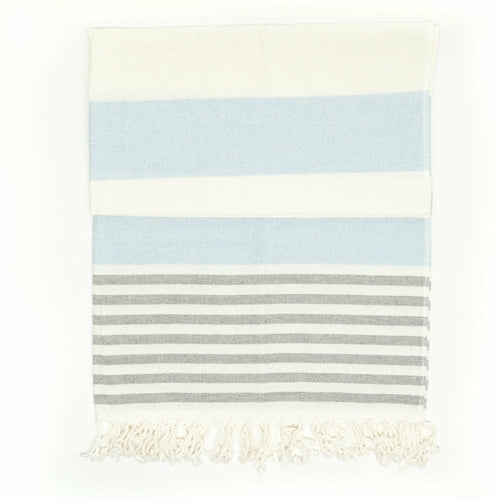 Blaue Ephesus türkische Peshtemal-Handtuch von BeachAndSteam aus 100% Baumwolle, schnell trocknend und sandfrei, flach liegend