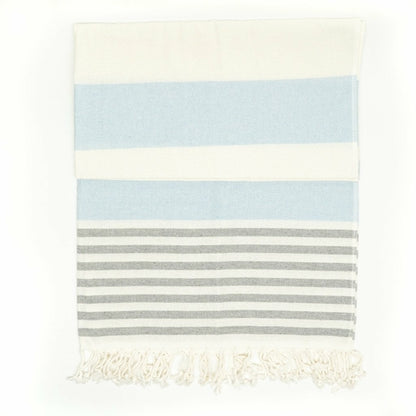 Blaue Ephesus türkische Peshtemal-Handtuch von BeachAndSteam aus 100% Baumwolle, schnell trocknend und sandfrei, flach liegend